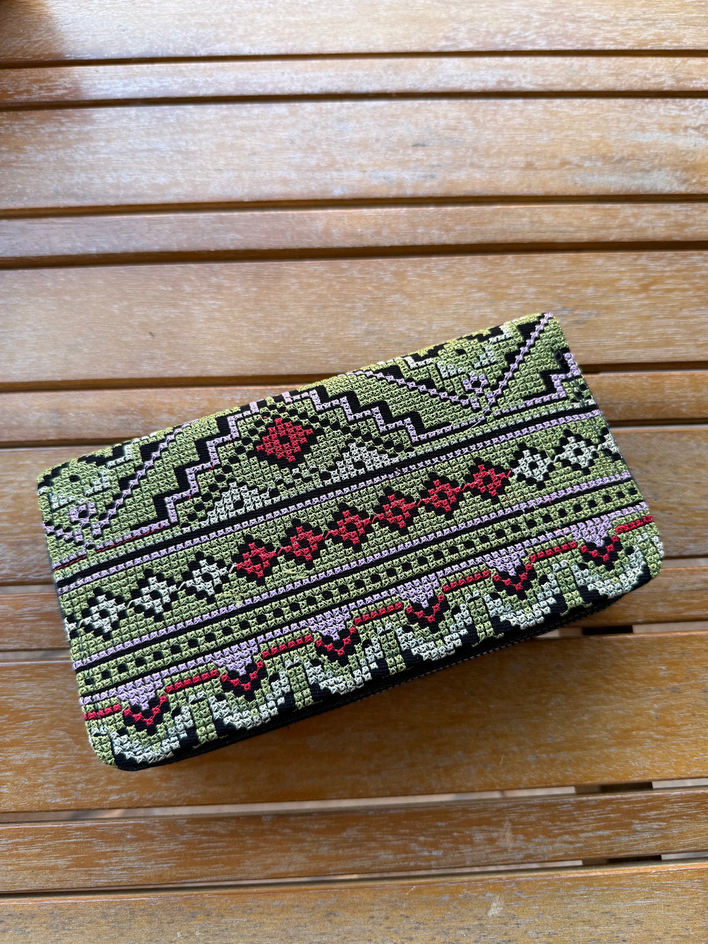 Juzdan Palestinian embroidery wallets ￼